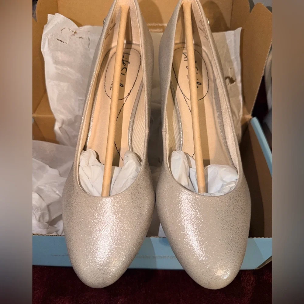 Life Stride NIB Women's Glittering Champagne Heels